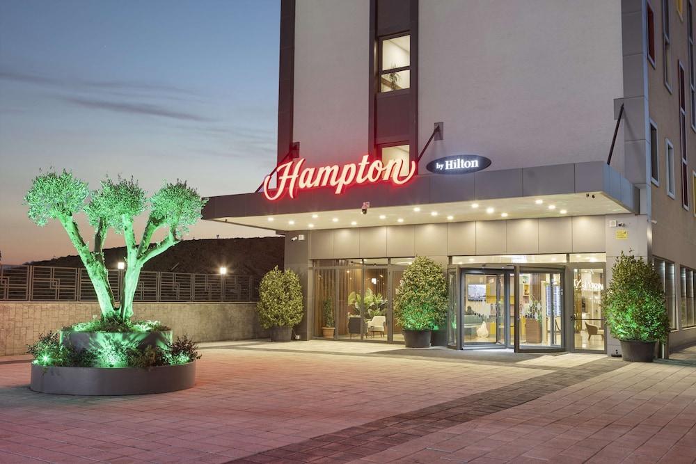 Hampton By Hilton Istanbul Arnavutkoy - Tap to explore photos