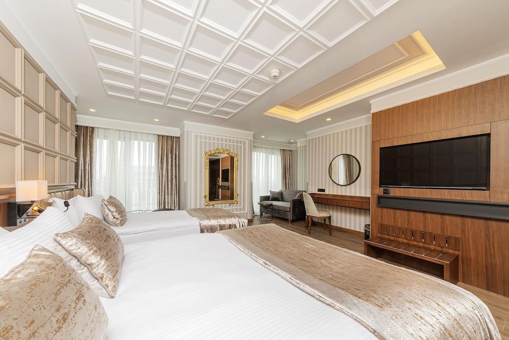 Mukarnas Pera Hotel Room Type - Triple Family Room with 1 King Bed and 1 Single Bed Mukarnas Pera Hotel Room Type - Triple Family Room with 1 King Bed and 1 Single Bed