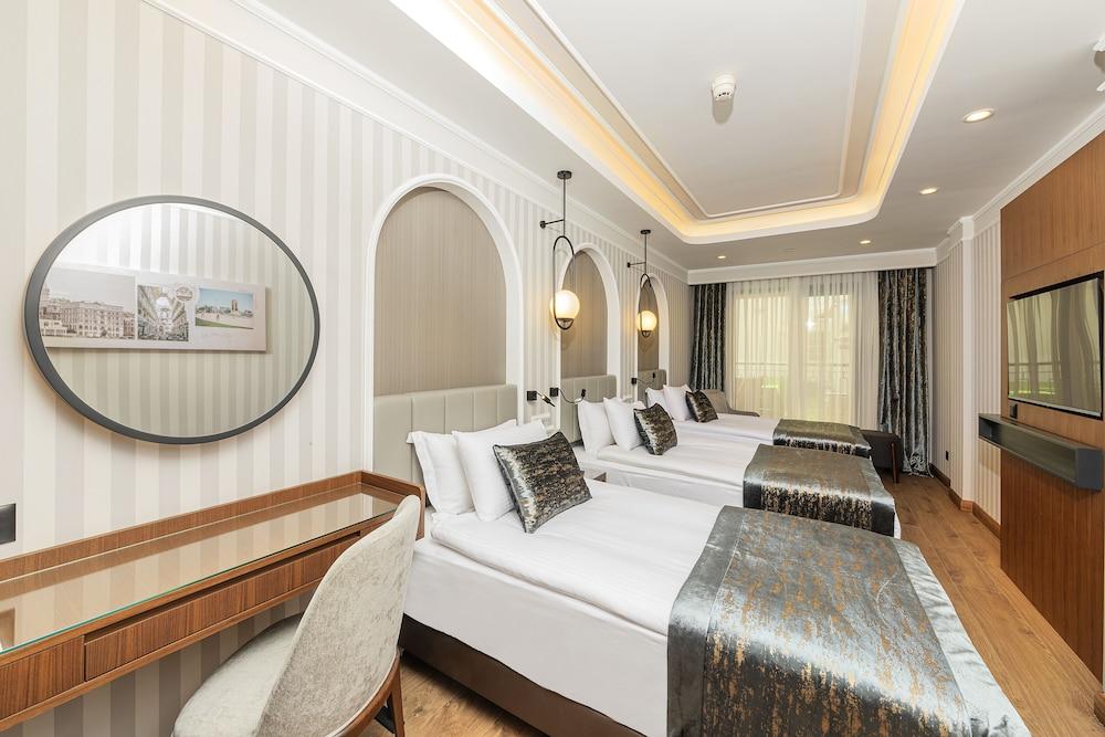 Mukarnas Pera Hotel Room Type - Standard Triple Room with 3 Single Beds