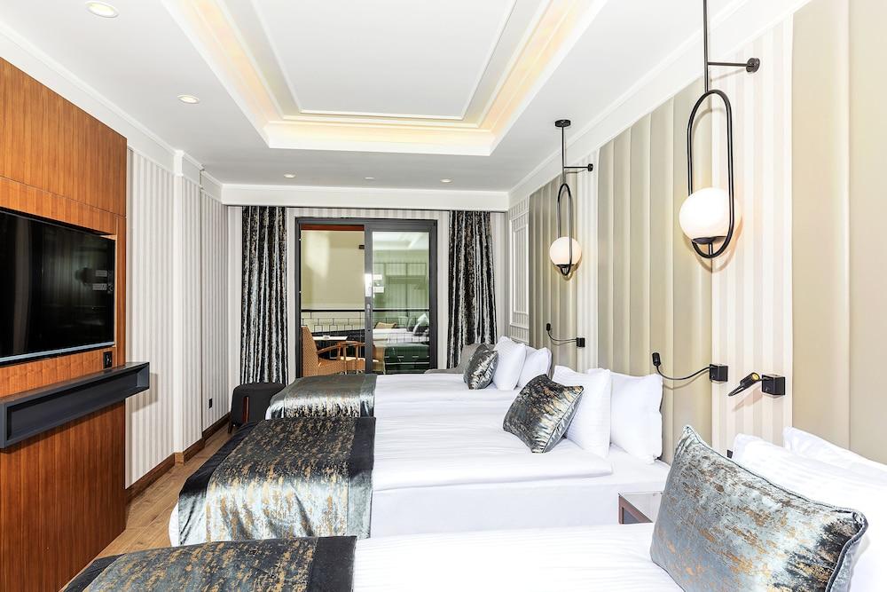 Mukarnas Pera Hotel Room Type - Basement Triple Room  With Balcony