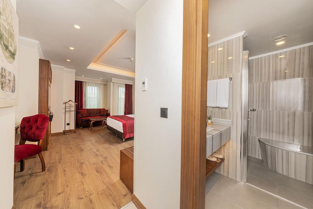 Mukarnas Pera Hotel Room Type - Executive Deluxe Room With Turkish Bath and Sofa Bed