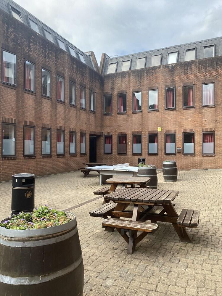 Rooms for Students Only CRICKLEWOOD LANE - Tap to explore photos