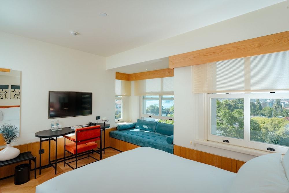 The Gift Hotel Room Type - Superior Sea Or City View Room with BayWindow