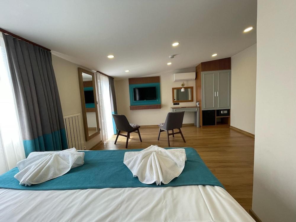 Lynda Hotel - Special Class Room Type - Junior Suite with Balcony