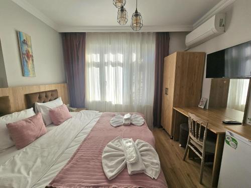 Grey House Room Type - Three-Bedroom Deluxe Apartment