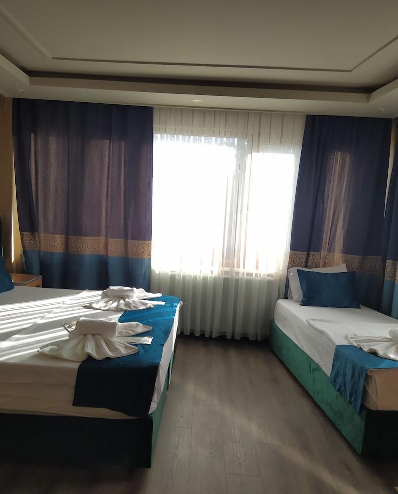 The Moss Hotel Room Type - Standard Triple Room The Moss Hotel Room Type - Standard Triple Room
