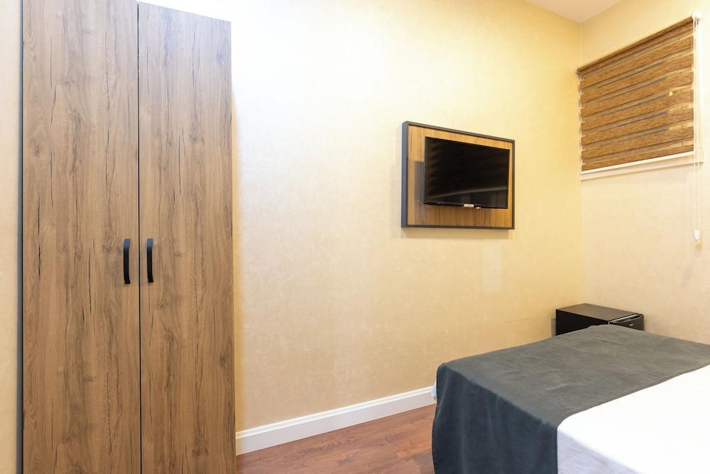 Valens Boutique Hotel Room Type - Standard Triple Room Valens Boutique Hotel Room Type - Standard Triple Room