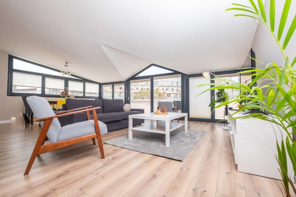 Exceptional Flat With Galata Tower View in Beyoglu - Tap to explore photos
