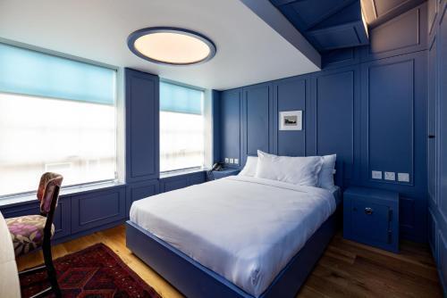 Limehouse Library Hotel Room Type - Deluxe Room