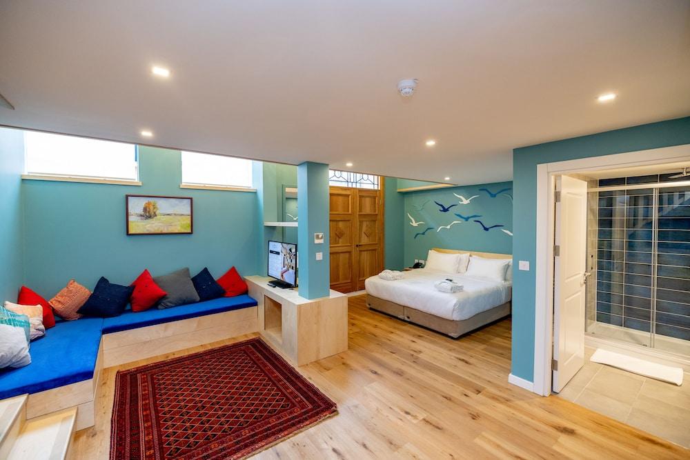 Limehouse Library Hotel - Tap to explore photos