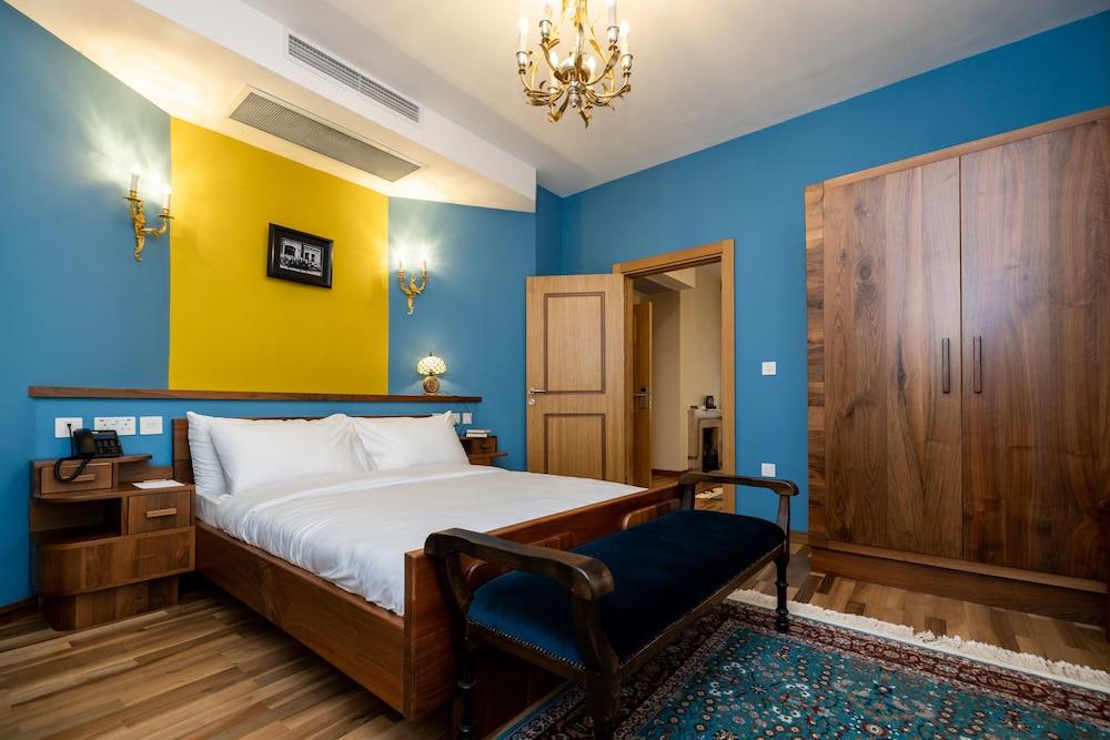 Limehouse Library Hotel Room Type - Deluxe Suite