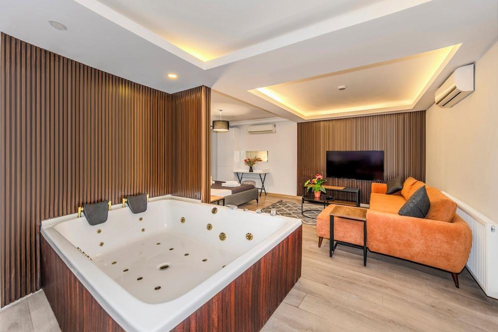 Etiz Hotels & Residences Room Type - Romantic Double Room