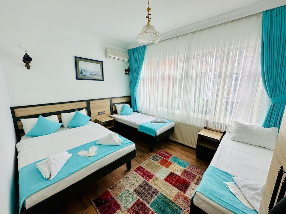 La Maison Bleue Room Type - Classic Quadruple Room, 1 Bedroom, Non Smoking, City View