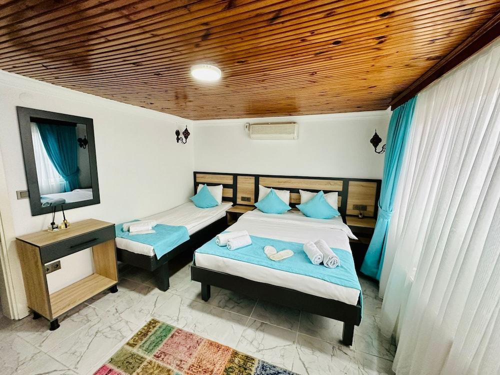 La Maison Bleue Room Type - Classic Triple Room