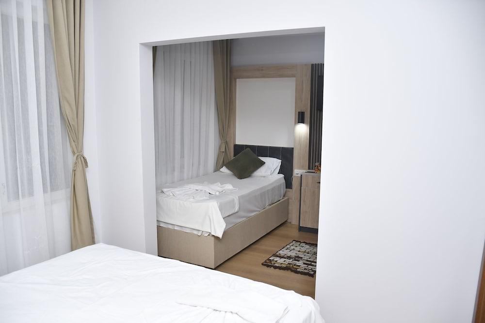 Hotel Arinna Room Type - Standard Triple Room