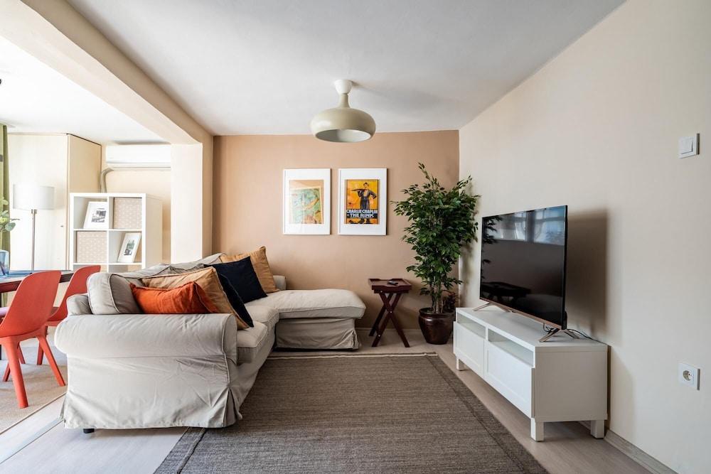Charming and Central Flat Near Macka Park - Tap to explore photos