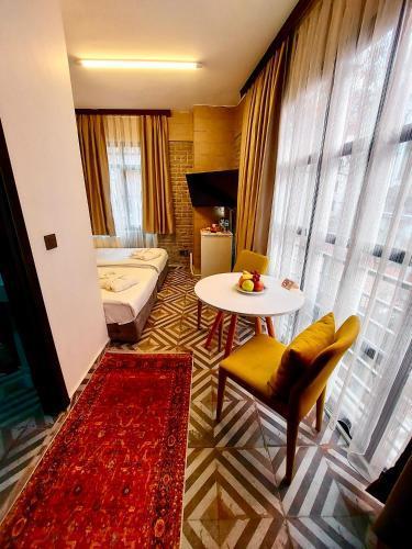 Mates Port Hotel Room Type - Deluxe Double Room with Shower Mates Port Hotel Room Type - Deluxe Double Room with Shower