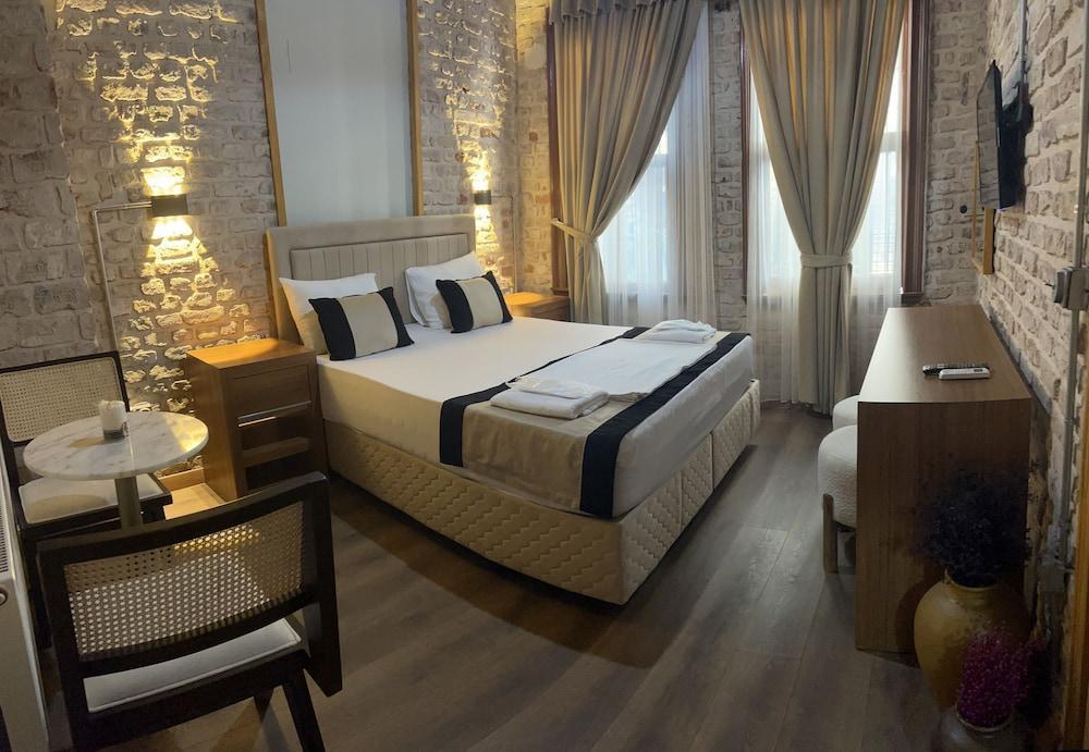 Besiktas Guest Hotel Room Type - Deluxe Double Room