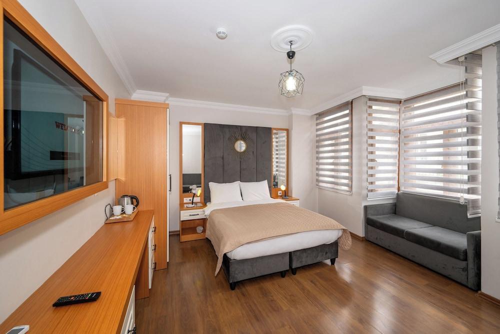 Aras Life Hotel Room Type - Deluxe Quadruple Room