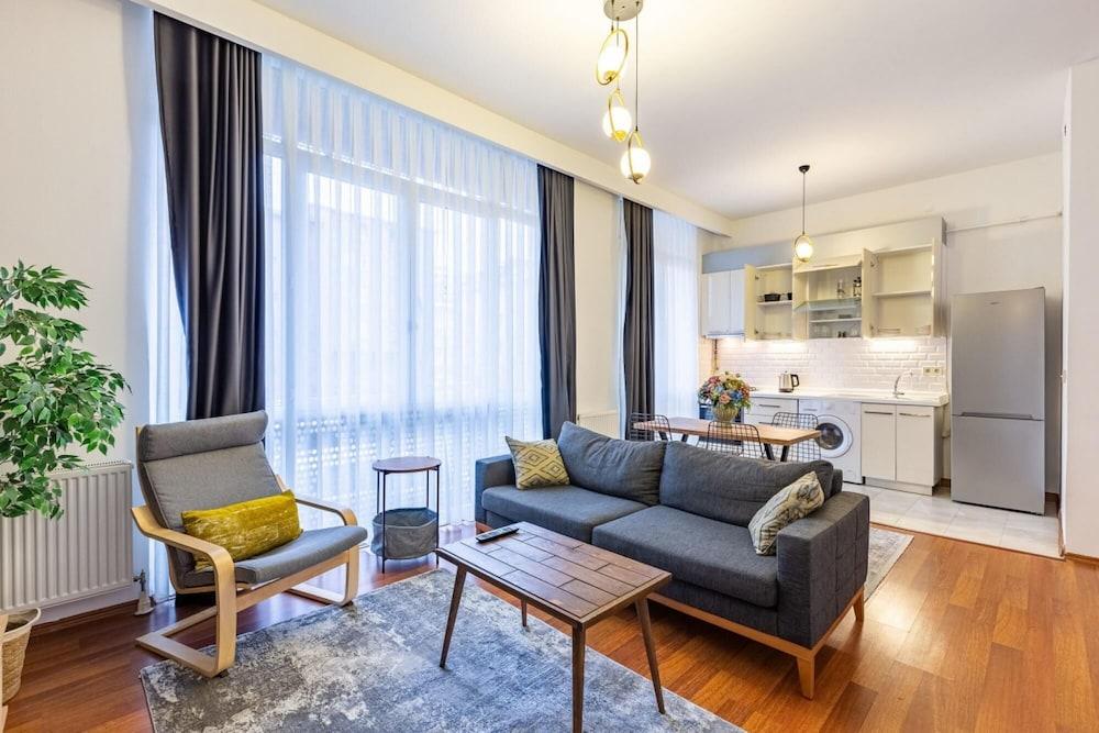 Lovely and Comfy Flat in Umraniye - Tap to explore photos