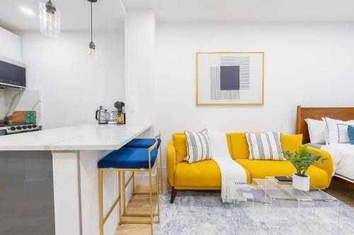 1597-1 Large studio W D in the unit prime UES - Tap to explore photos