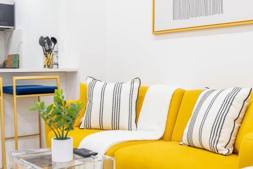 1597-1 Large studio W D in the unit prime UES - Tap to explore photos