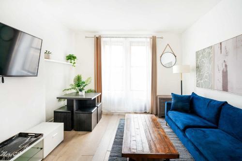 428-2W Newly Furnished Prime Location 2BR Sleeps 5 - Tap to explore photos