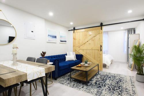 75-3A 3Br Duplex Prime UES WD in unit Sleeps 6 - Tap to explore photos