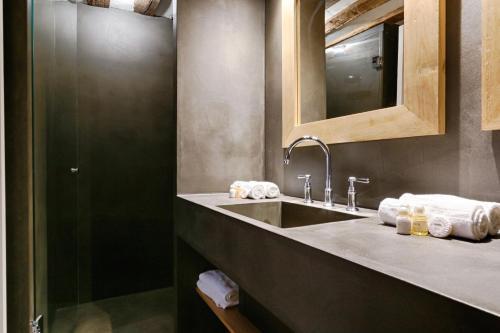 Outstanding Luxury Flat 4P-Boulevard Saint Germain - Tap to explore photos