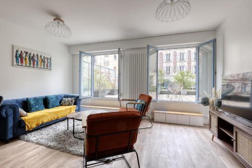 Branded New 4 Bdrs Flat - Huge Terrace - Prime Loc - Tap to explore photos