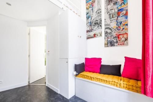 Amazing studio 2P - Place Saint Georges/ Martyrs - Tap to explore photos