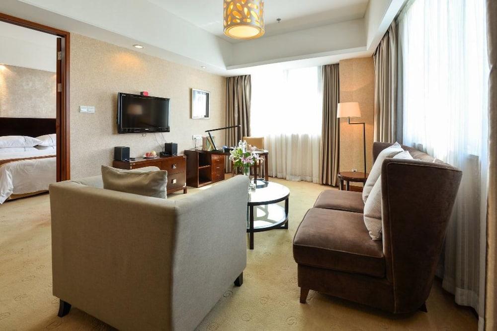 ZTE Hotel Shanghai Room Type - Comfort Suite, Lake View