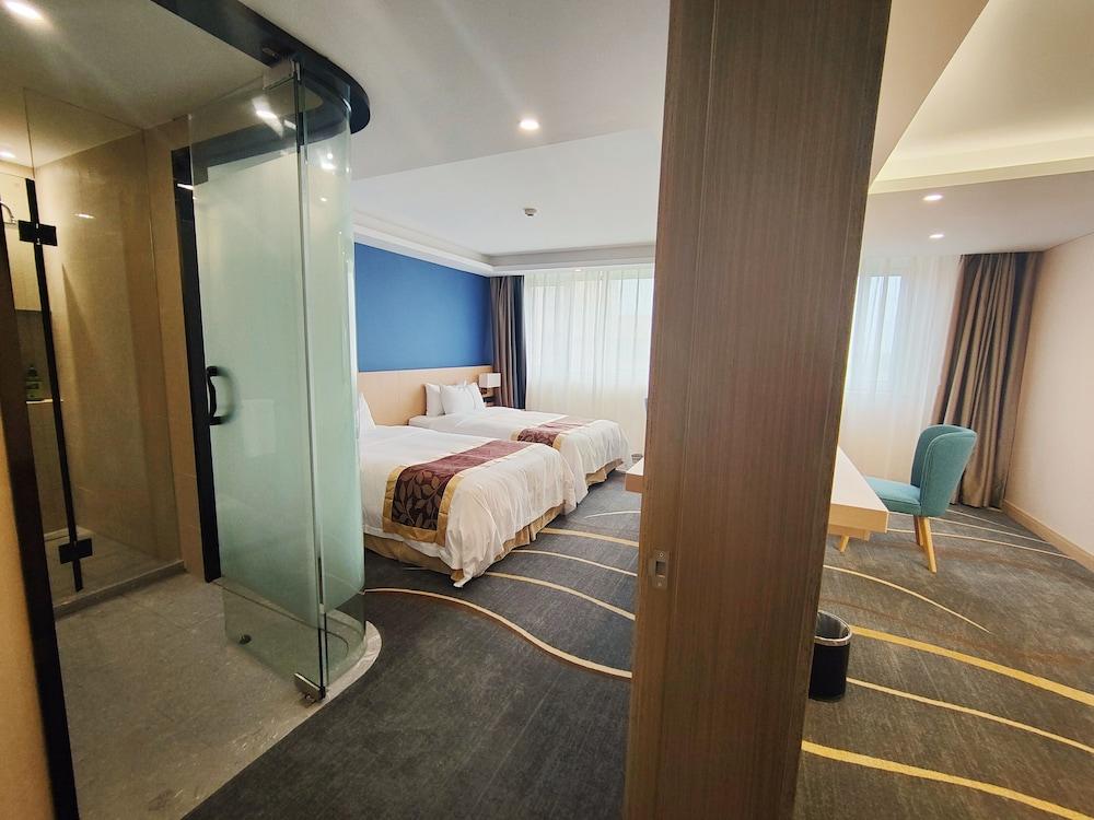 ZTE Hotel Shanghai Room Type - Deluxe Suite, 2 Twin Beds