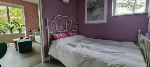 Lovely 1 bedroom apartment with garden no smoking - Tap to explore photos