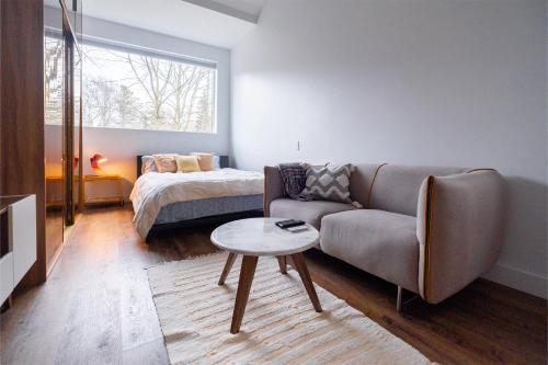 Entire Queen Loft Room Type - Deluxe Queen Suite