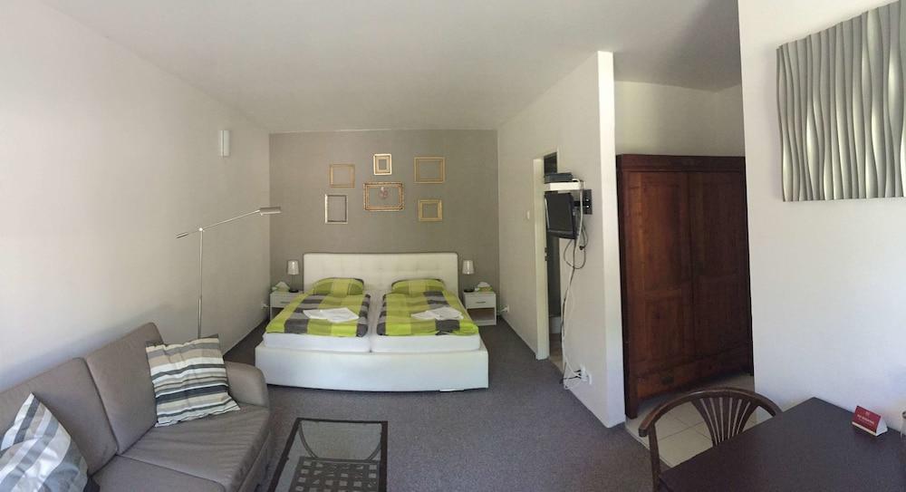 Alt Pension Room Type - Deluxe Double Room, 1 Double Bed, Terrace, Garden View Alt Pension Room Type - Deluxe Double Room, 1 Double Bed, Terrace, Garden View