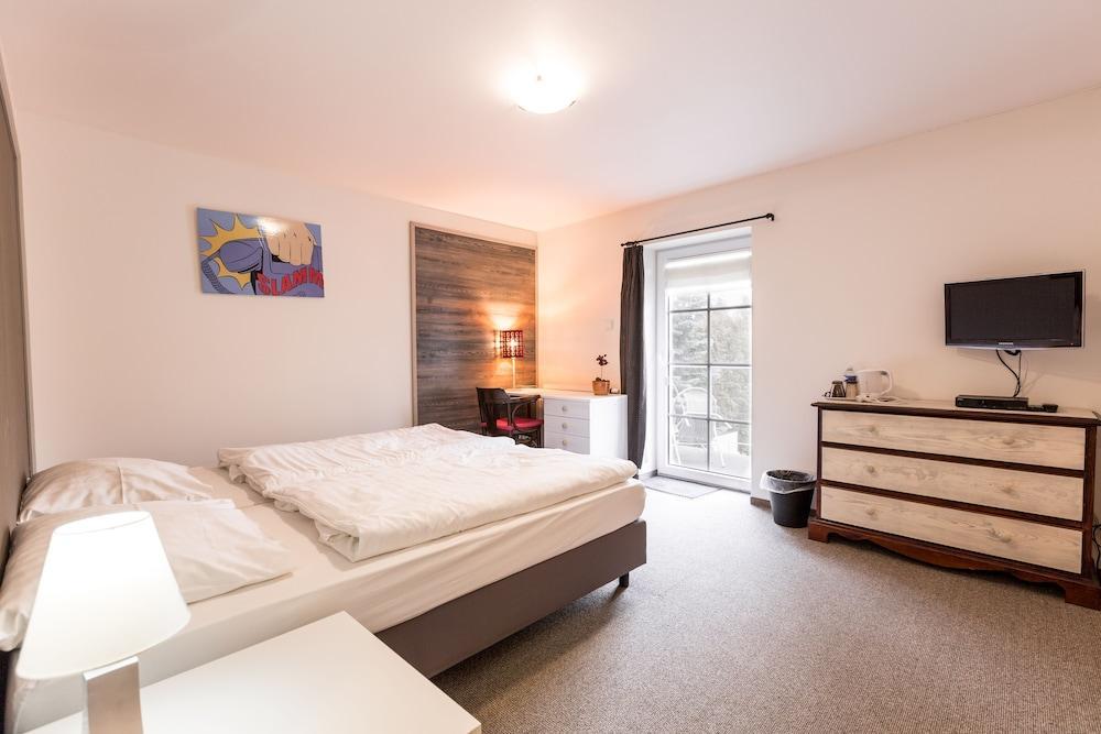 Alt Pension Room Type - Deluxe Twin Room, 1 Bedroom, Balcony, Garden View