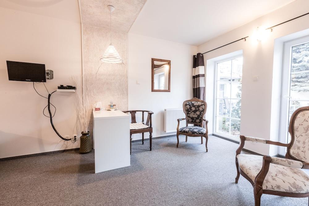 Alt Pension Room Type - Classic Twin Room, Terrace, Garden View