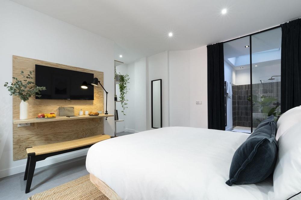 Baba Hotel Room Type - Premium Double Room, Ensuite, City View