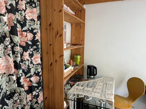 Marijke's guestroom - Tap to explore photos