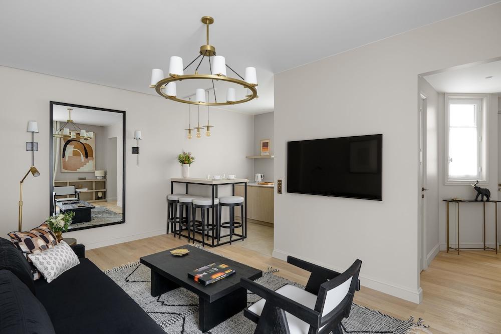 Black Door Room Type - Luxury Apartment, 2 Bedrooms Black Door Room Type - Luxury Apartment, 2 Bedrooms