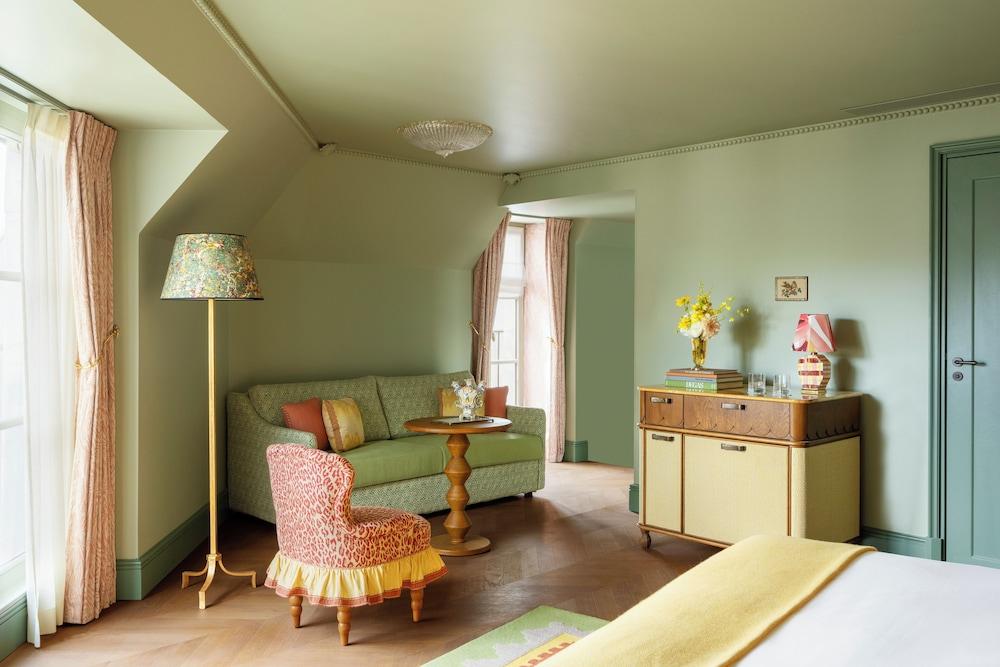 Hotel Le Grand Mazarin Room Type - Suite Junior Parisienne Hotel Le Grand Mazarin Room Type - Suite Junior Parisienne