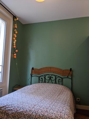 Private acces to the all flat. Charming Parisian.