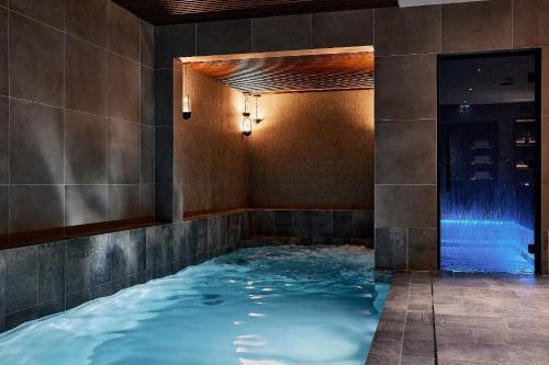 Le Bellune Paris Hotel & Spa - Tap to explore photos