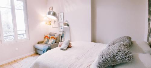 PARIS AUTHENTIC HOUSE Small, bright and calm studio - Tap to explore photos