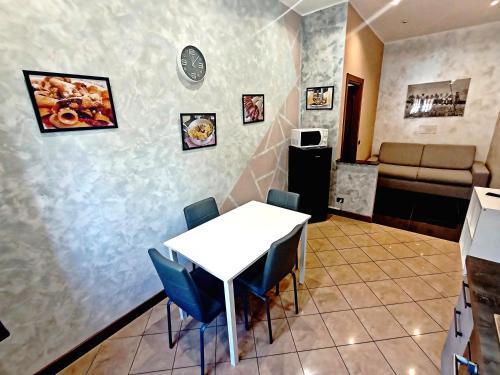 Top Apartments Roma 1 Metro A Free Parking - Tap to explore photos