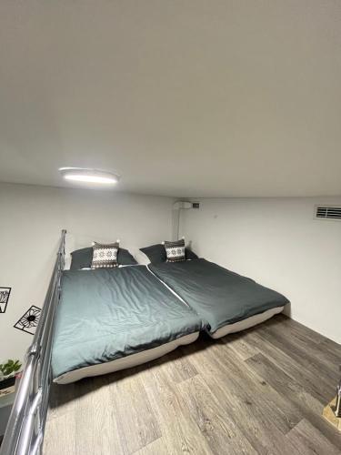 VIT Apartment - Free Parking - O2 Arena - Tap to explore photos
