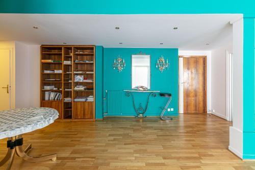 Studio Élysées - Tap to explore photos