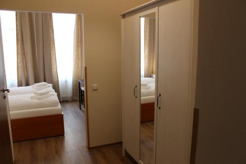 Gallery Hotel SIS Room Type - Double or Twin Room