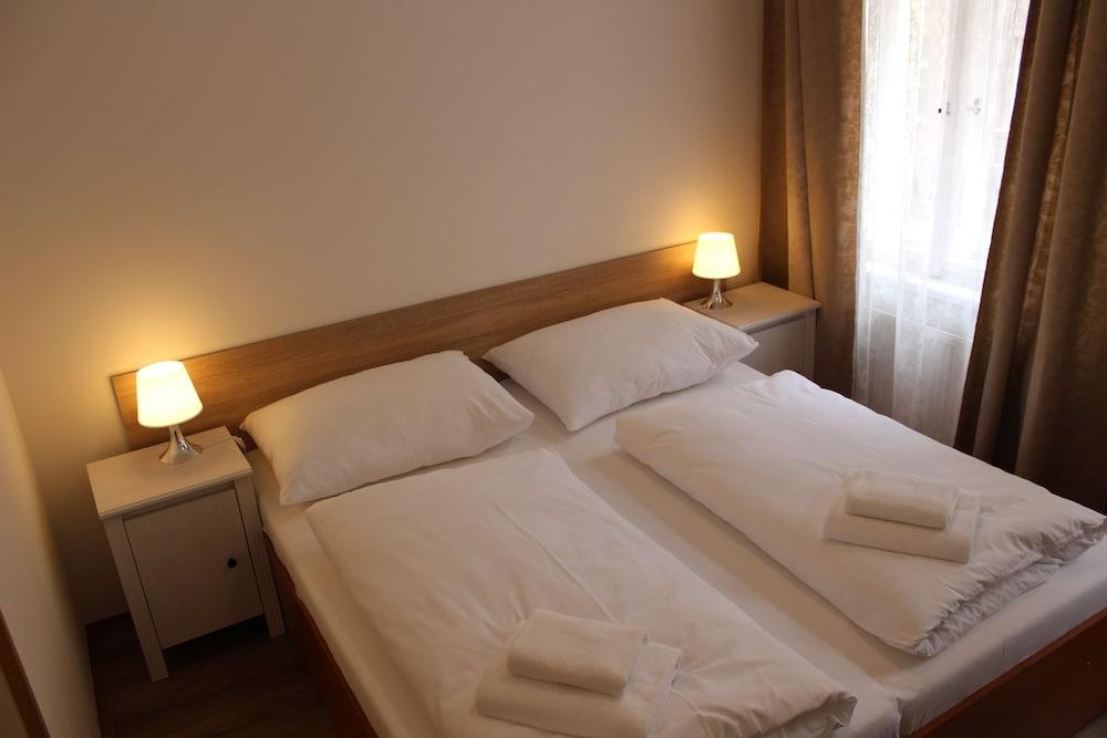 Gallery Hotel SIS Room Type - Standard Double Room
